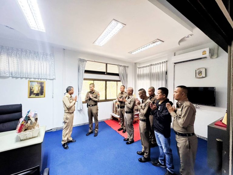 พ.ต.อ.นิติคุณ ลี้ตระกูล ผกก.สภ.ไทรงาม เข้าพบนายนิกร พิลึกเรืองเดช นายอำเภอไทรงาม เนื่องในโอกาสย้ายมาดำรงตำแหน่งใหม่