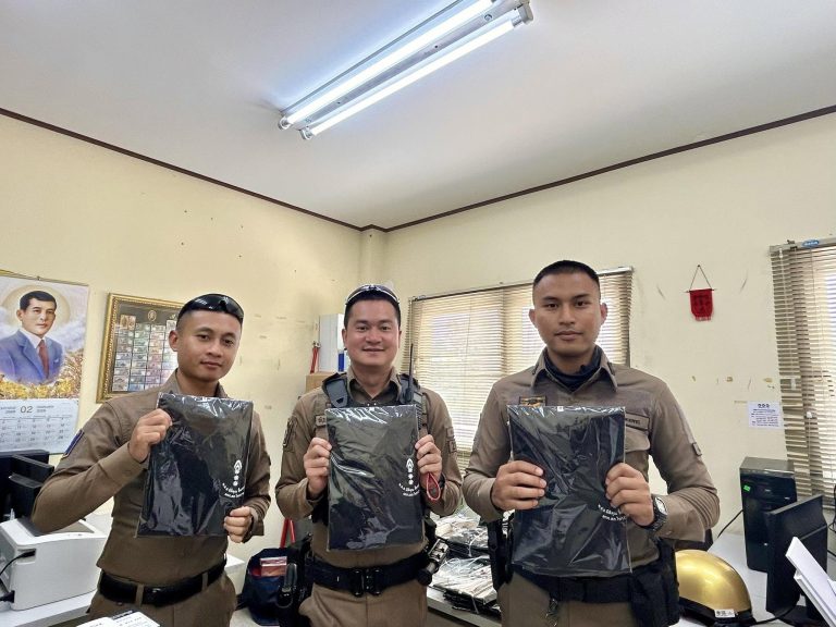 สนับสนุนเสื้อยืดซับในให้ข้าราชการตำรวจ