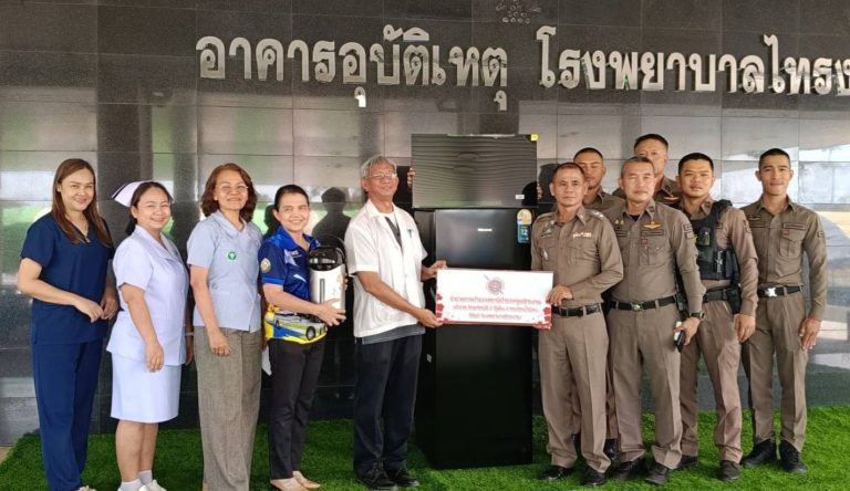 ถวายของใช้ให้แก่วัดฑีฆายุการาม (วัดแม่ยื้อ)