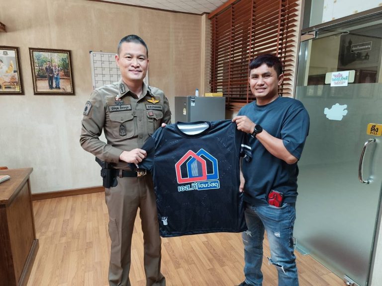 รับมอบเสื้อ จำนวน  30  ตัว จาก นายชาญชัย กสิกรรม กต.ตร. สภ.ไทรงาม 